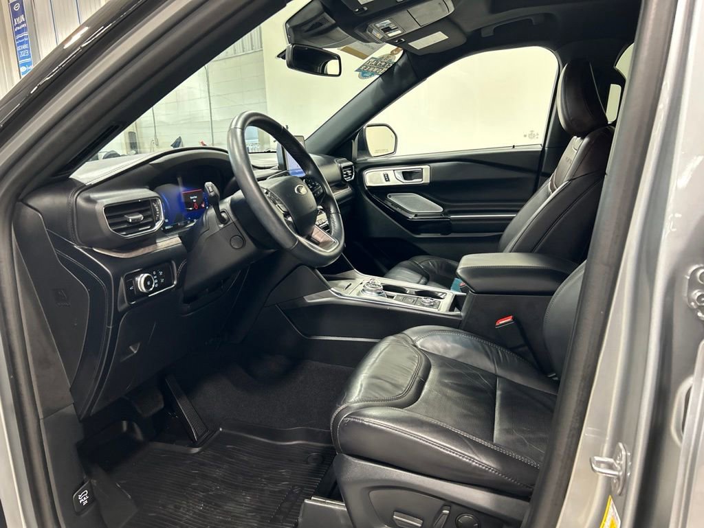 Certified 2023 Ford Explorer Platinum w/ Technology Package AWD/4WD image 10