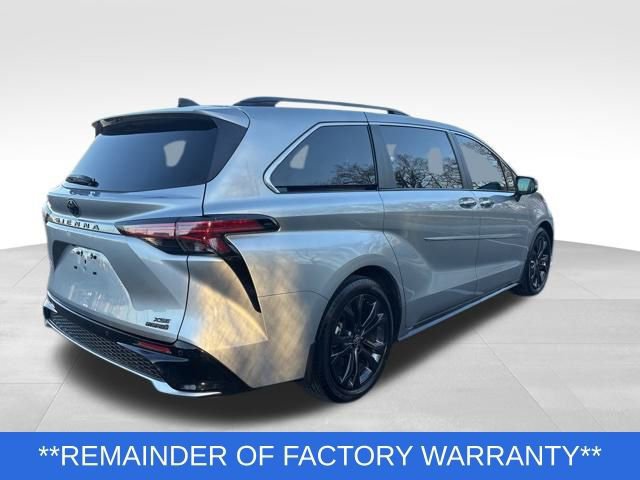 Used 2024 Toyota Sienna XSE w/ XSE Premium Package image 4