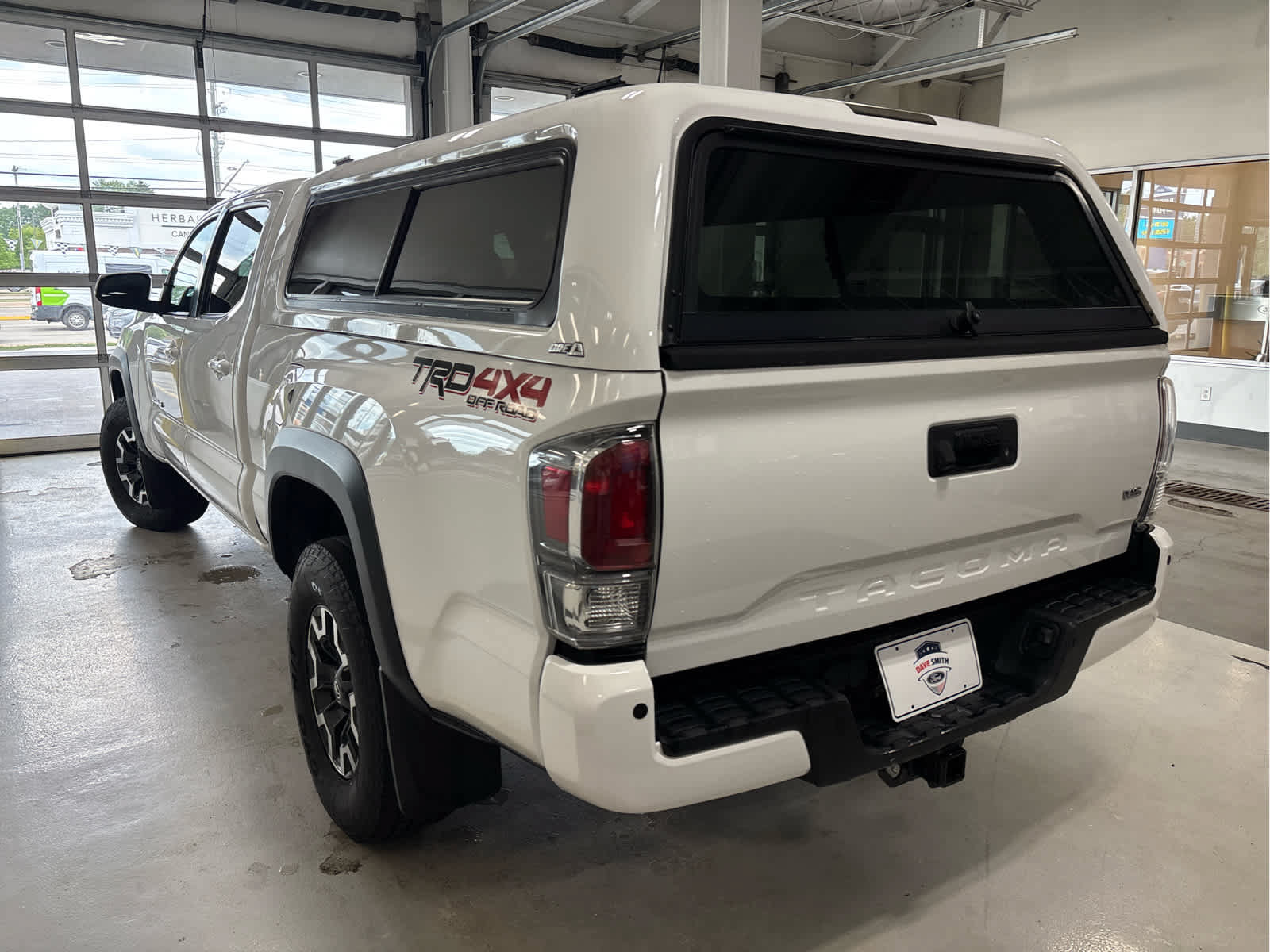 Used 2020 Toyota Tacoma TRD Off-Road w/ Technology Package AWD/4WD image 7
