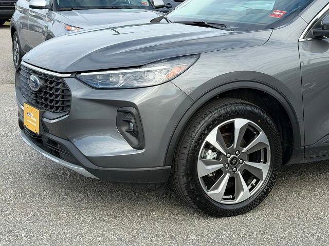 Certified 2025 Ford Escape Platinum AWD/4WD image 21