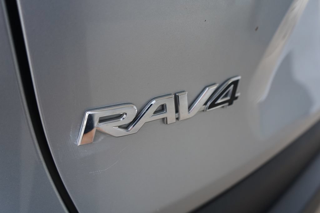 Used 2025 Toyota RAV4 XLE AWD/4WD image 6