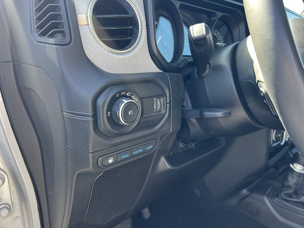Used 2024 Jeep Wrangler Unlimited Sahara AWD/4WD image 30