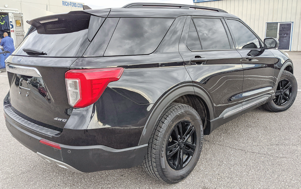 Certified 2023 Ford Explorer XLT w/ Equipment Group 202A AWD/4WD image 3