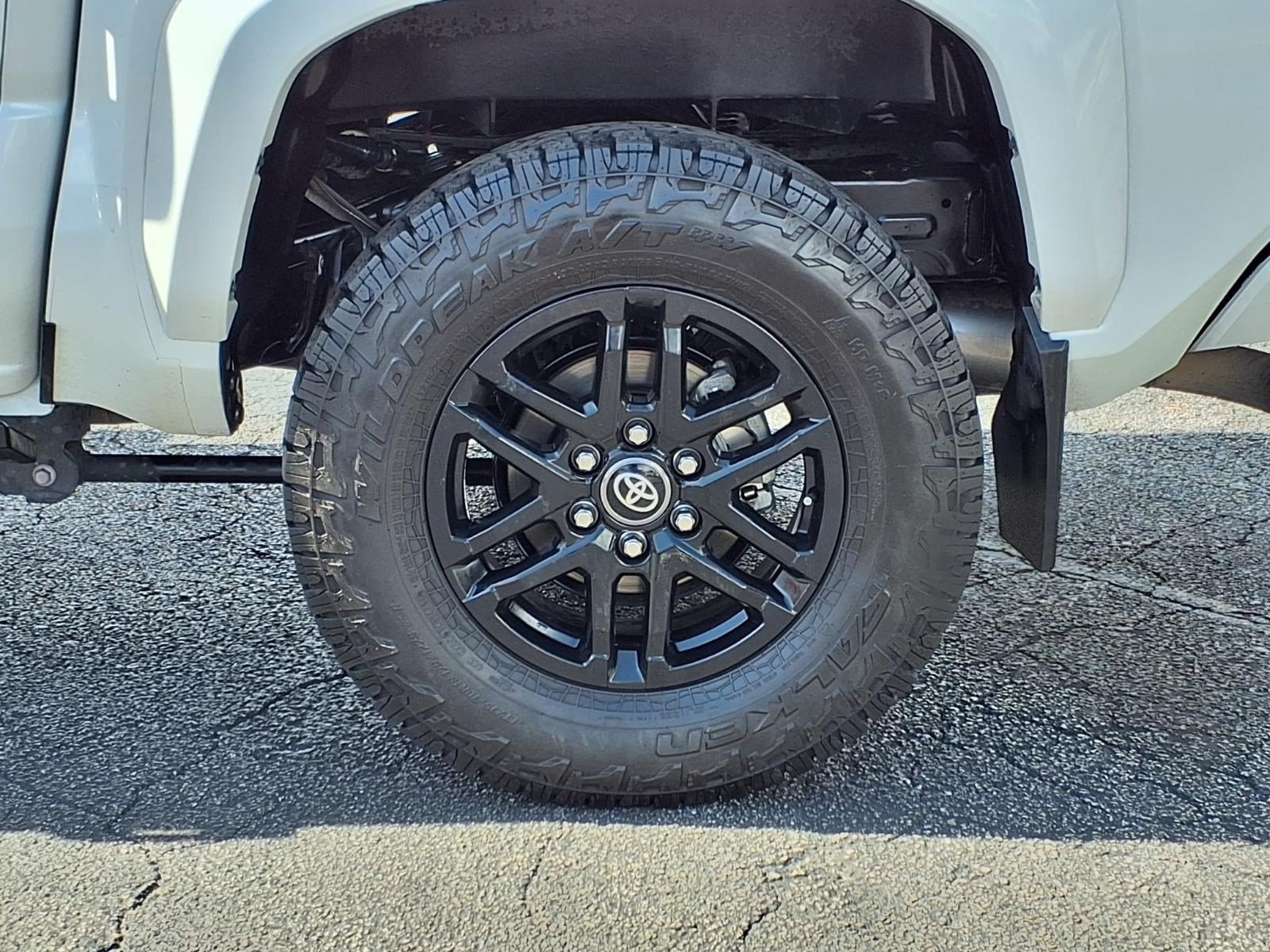 Used 2024 Toyota Tacoma Limited w/ Limited Package (LT) AWD/4WD image 10