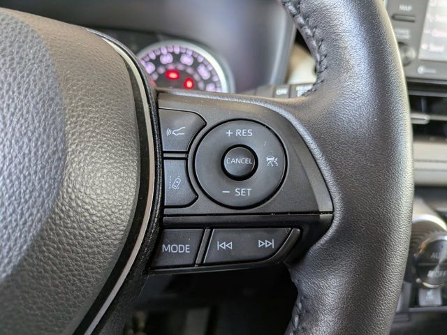 Used 2022 Toyota RAV4 XLE Premium image 25
