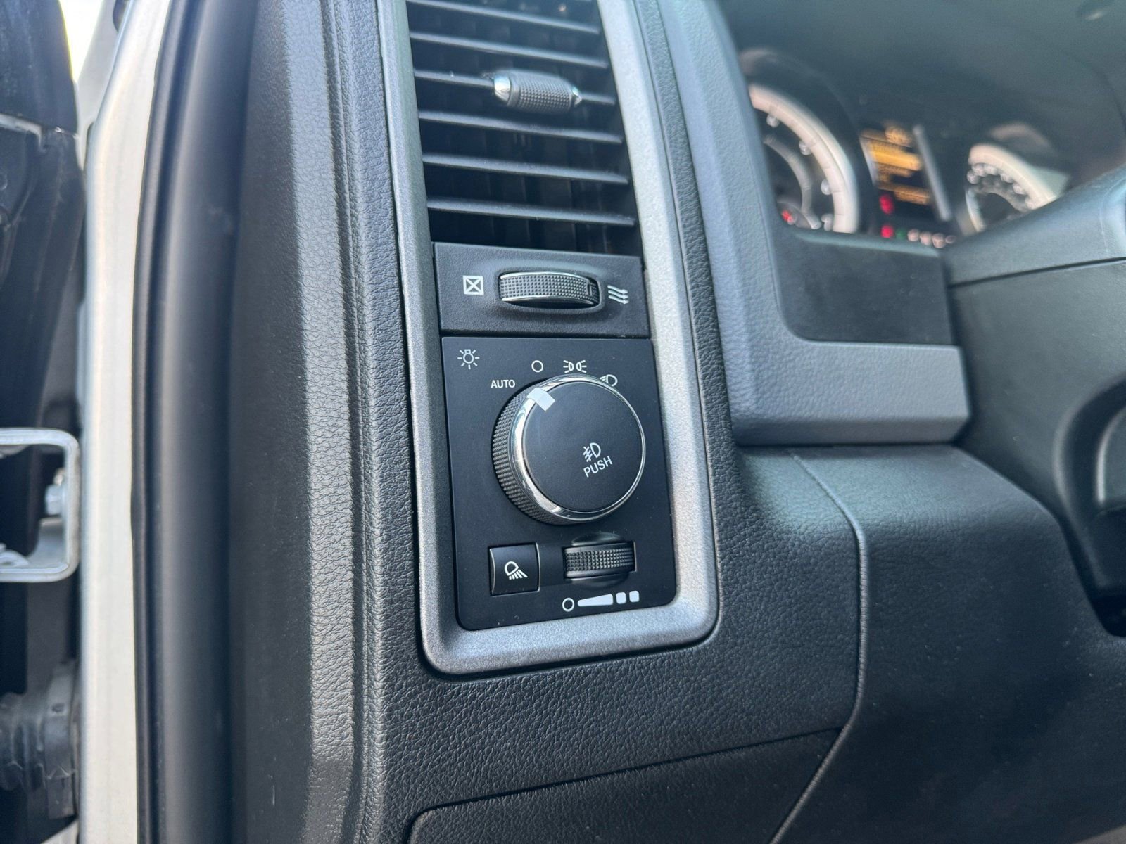 Used 2019 RAM 1500 Express image 20
