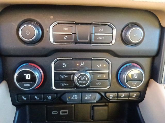 Used 2024 Chevrolet Suburban Premier image 23