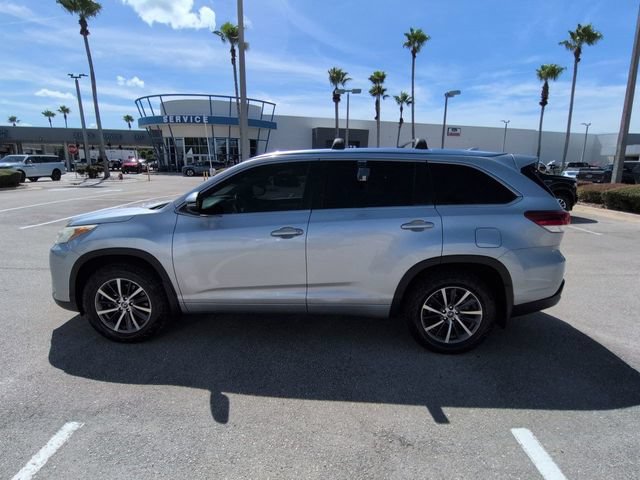 Used 2018 Toyota Highlander XLE AWD/4WD image 7