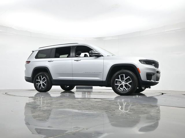 Used 2025 Jeep Grand Cherokee L Limited AWD/4WD image 35