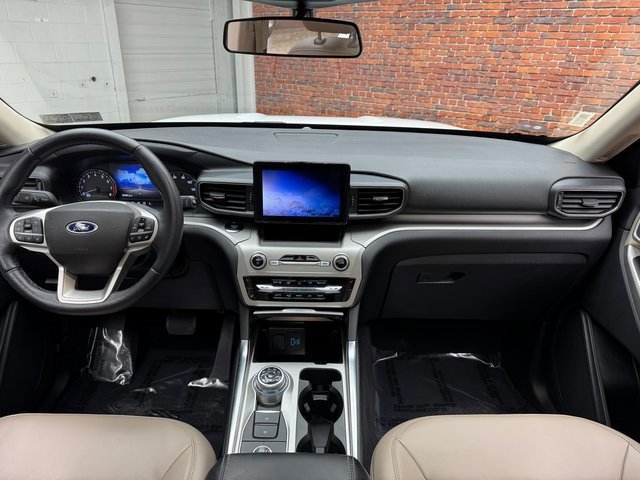 Certified 2022 Ford Explorer XLT w/ Equipment Group 202A image 13
