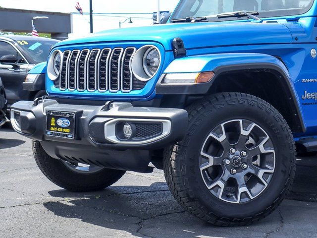Used 2024 Jeep Wrangler Unlimited Sahara w/ Technology Group AWD/4WD image 3