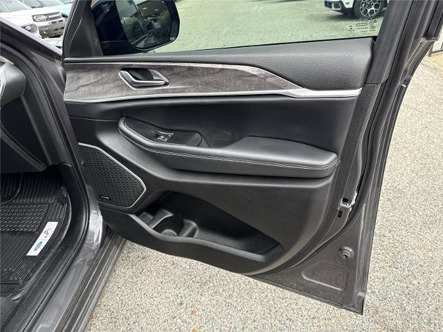 Used 2022 Jeep Grand Cherokee Limited w/ MOPAR Finishing Package image 22