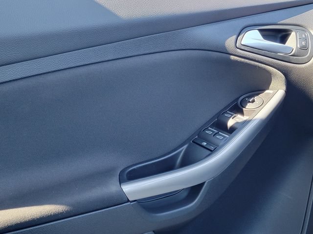 Certified 2018 Ford Focus Titanium w/ Titanium Technology Package FWD image 37
