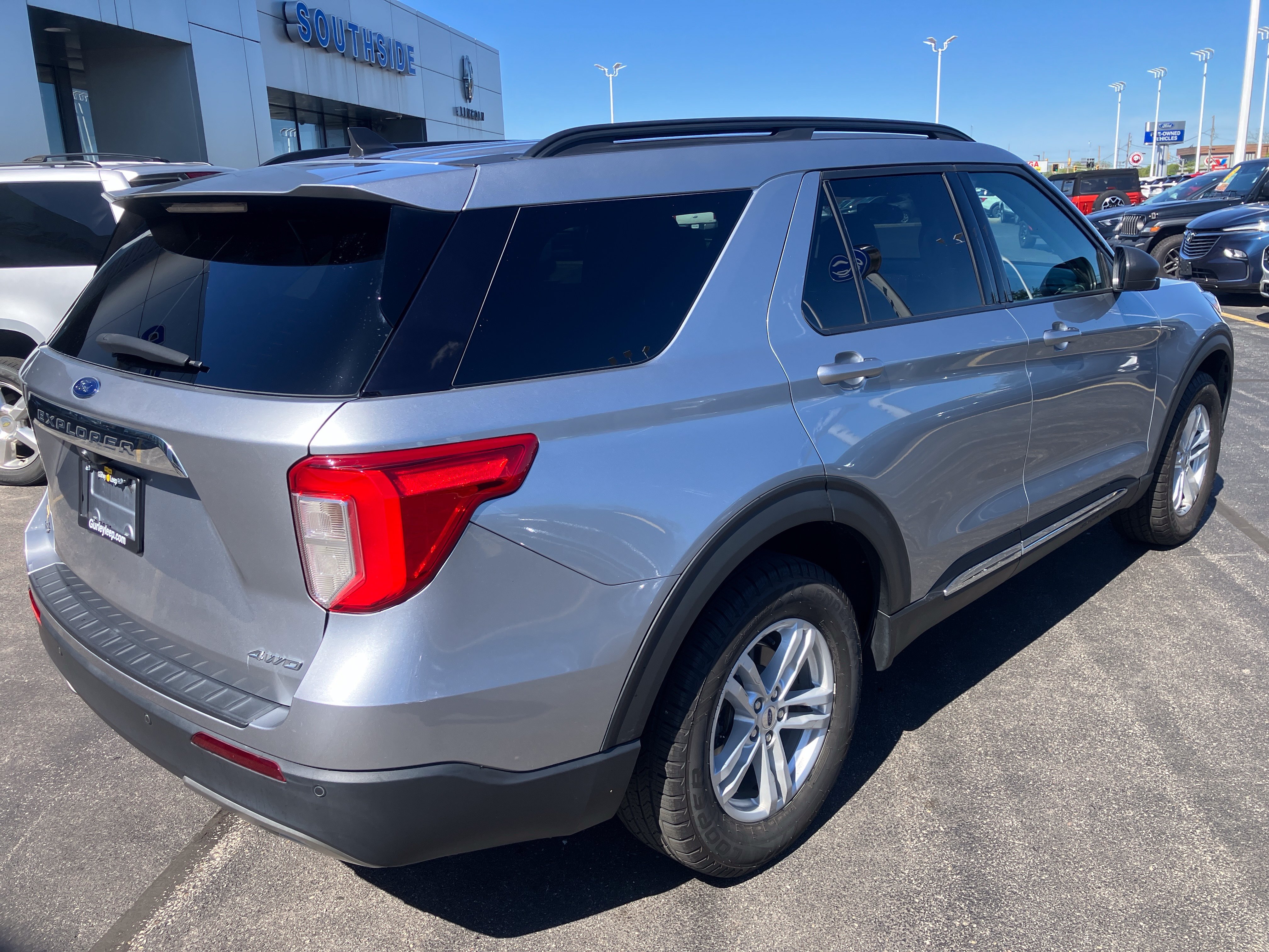 Certified 2021 Ford Explorer XLT w/ Equipment Group 202A AWD/4WD image 7