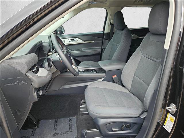 Certified 2025 Ford Explorer Active image 17