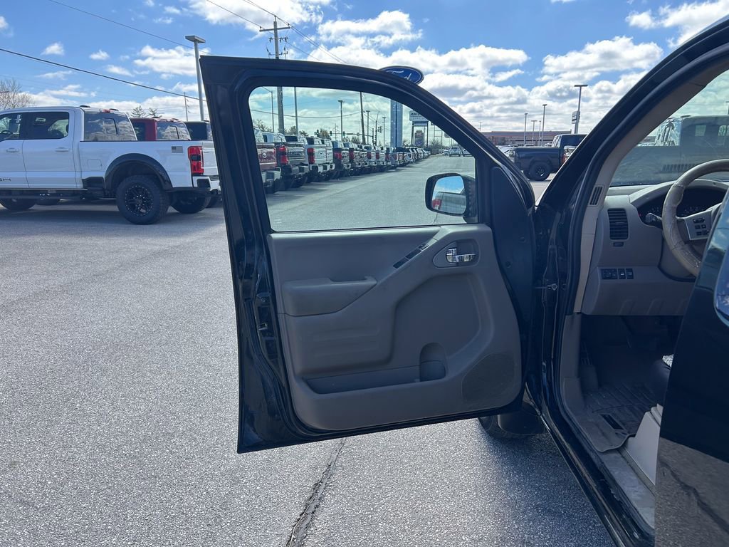Used 2018 Nissan Frontier SV w/ Value Truck Package image 12