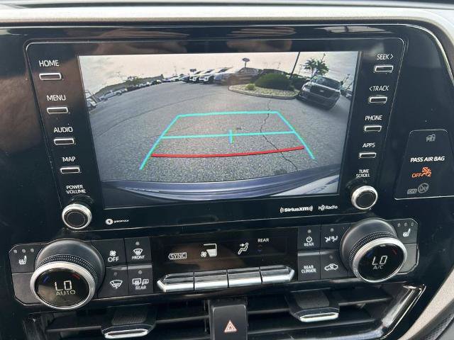Used 2022 Toyota Highlander XLE AWD/4WD image 36