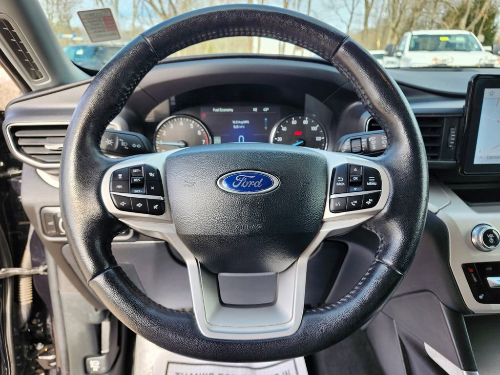 Certified 2022 Ford Explorer XLT w/ Equipment Group 202A image 30