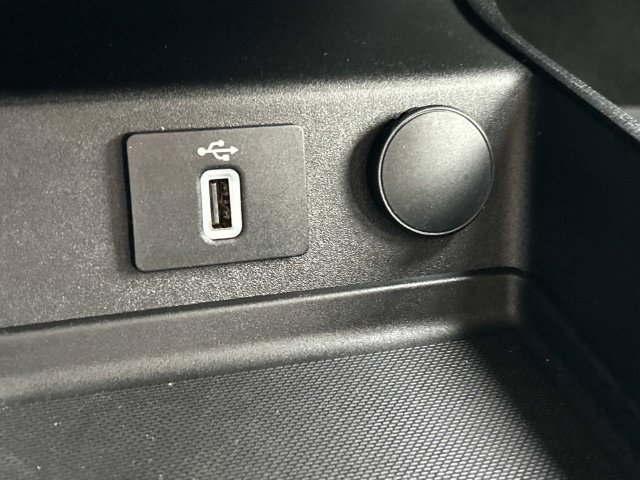 Certified 2018 Ford Fusion SE w/ Equipment Group 201A FWD image 34