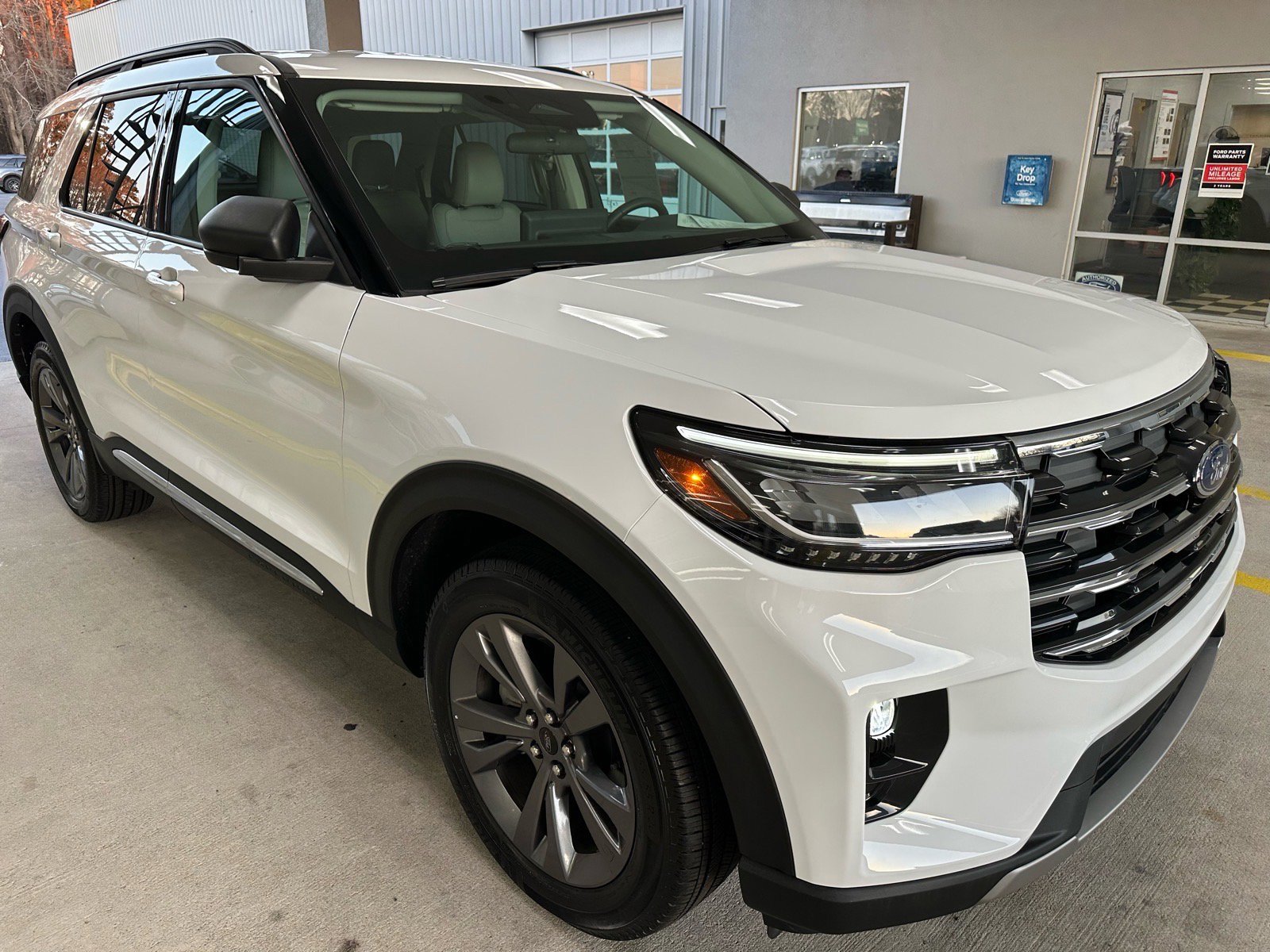 Certified 2025 Ford Explorer Active w/ Active Comfort Package image 6