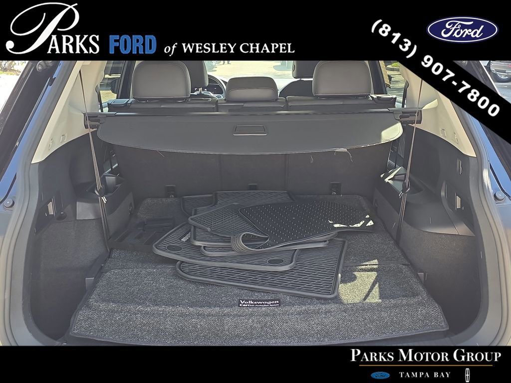 Used 2023 Volkswagen Tiguan SE w/ Panoramic Sunroof Package FWD image 8