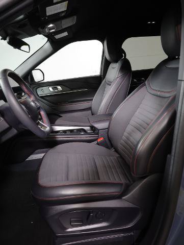 Certified 2025 Ford Explorer ST-Line w/ ST-Line Street Pack AWD/4WD image 9