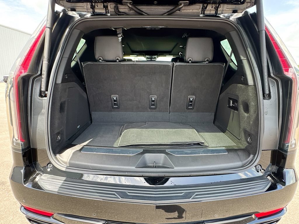 Used 2023 Cadillac Escalade Sport w/ LPO, ONYX Package RWD image 30
