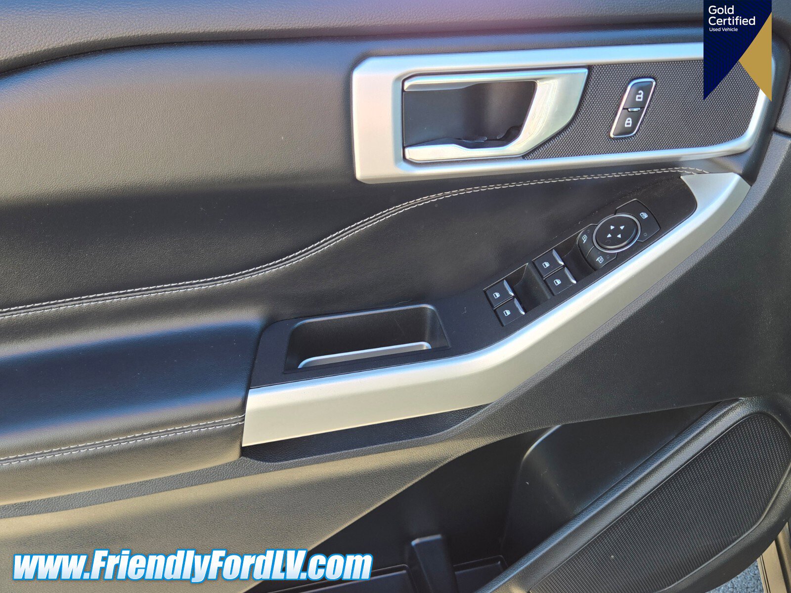 Certified 2022 Ford Explorer XLT w/ Equipment Group 202A image 19