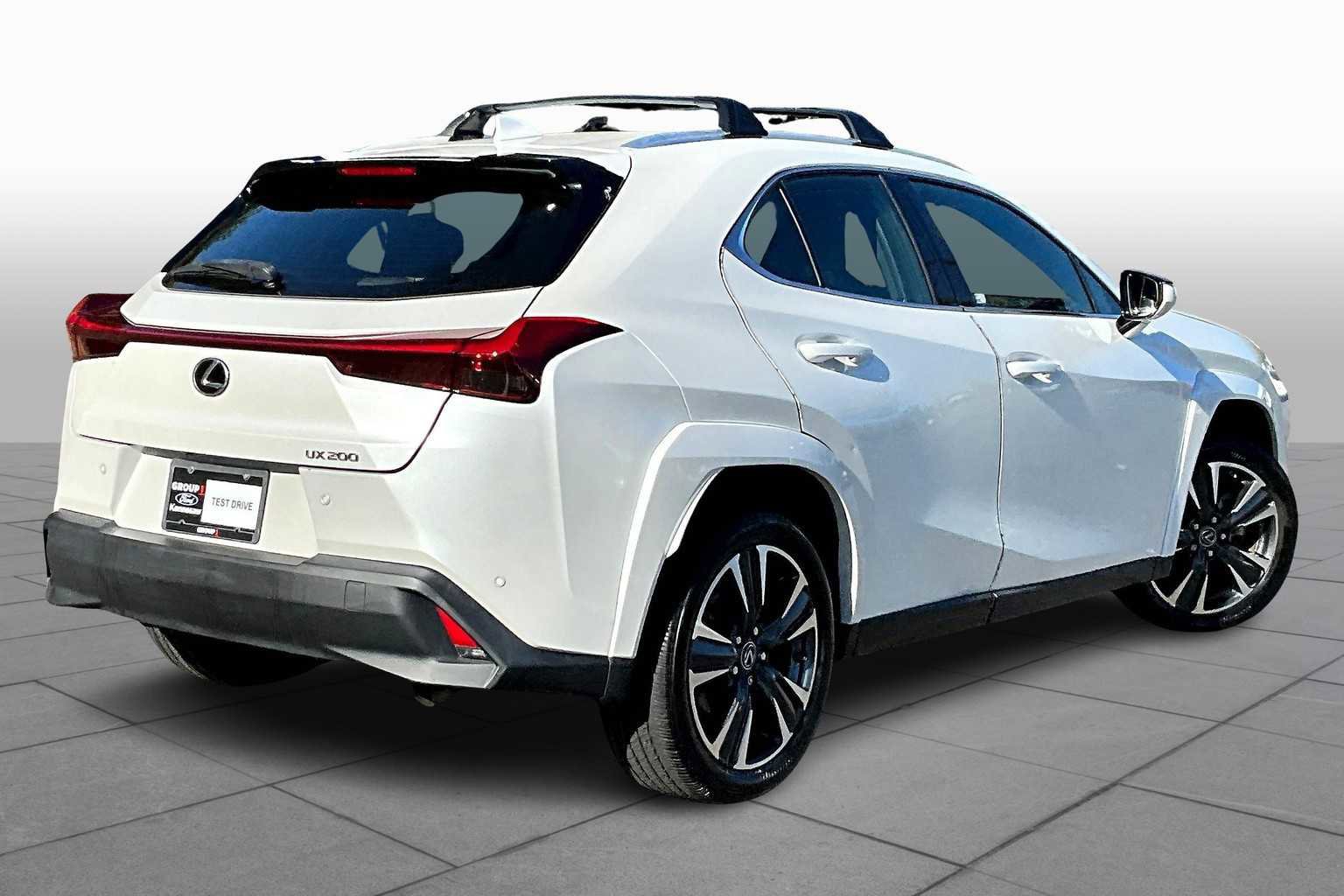 Used 2022 Lexus UX 200 w/ Premium Package image 4
