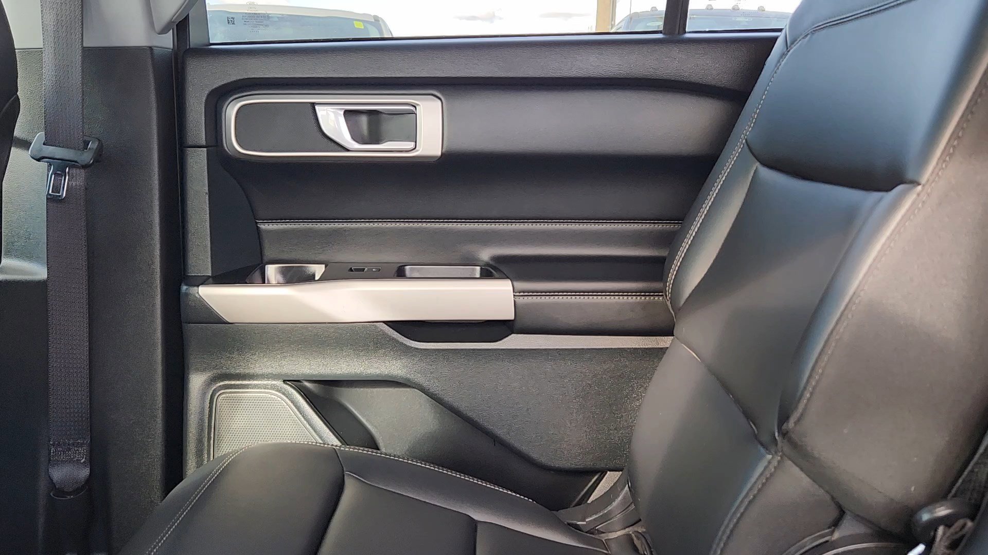 Certified 2024 Ford Explorer XLT w/ Equipment Group 202A image 17