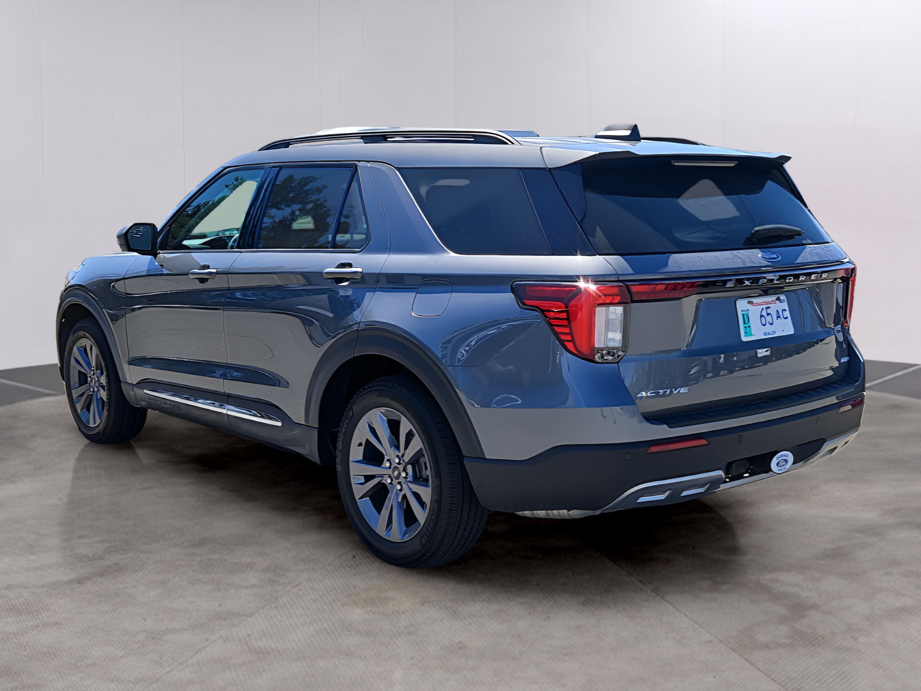 Certified 2025 Ford Explorer Active w/ Active Comfort Package AWD/4WD image 27