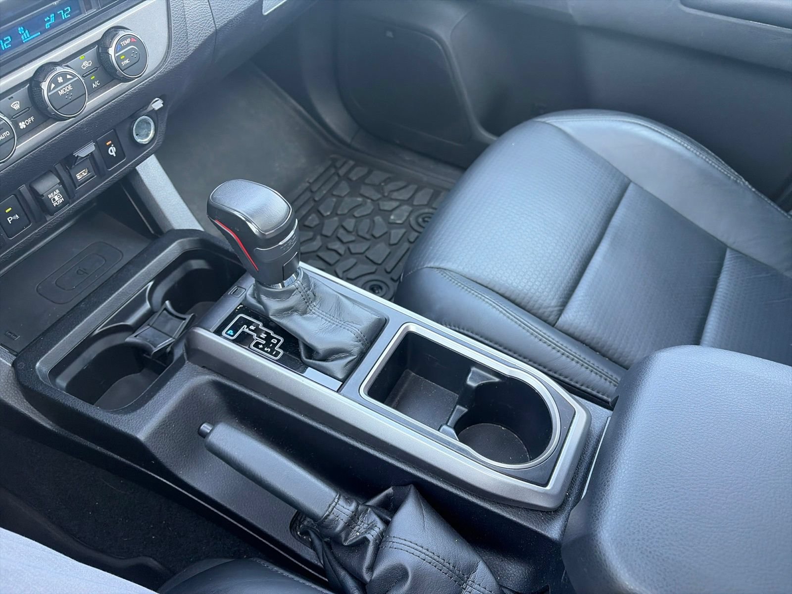 Used 2021 Toyota Tacoma Limited AWD/4WD image 24