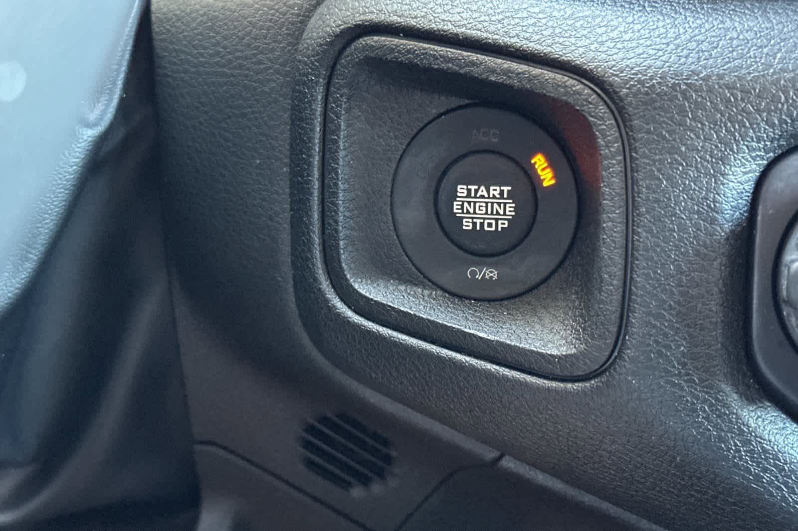 Used 2024 Jeep Wrangler Unlimited AWD/4WD image 22