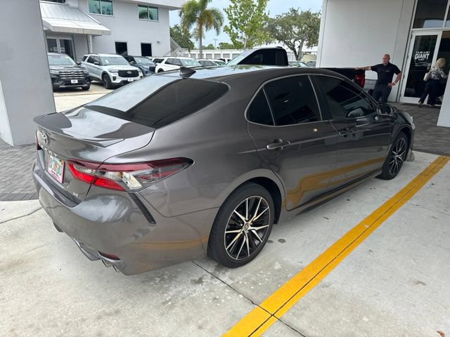 Used 2023 Toyota Camry SE FWD image 4