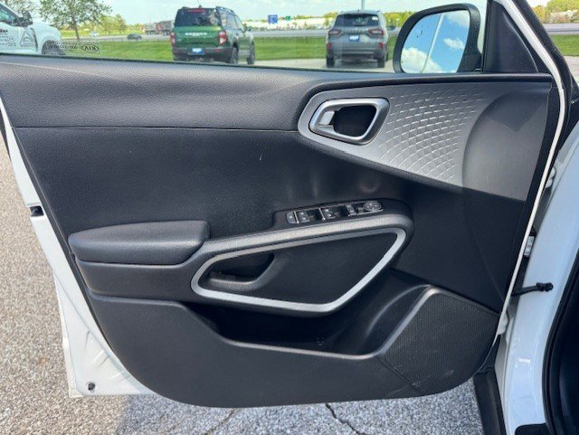 Used 2022 Kia Soul LX w/ Technology Package FWD image 11