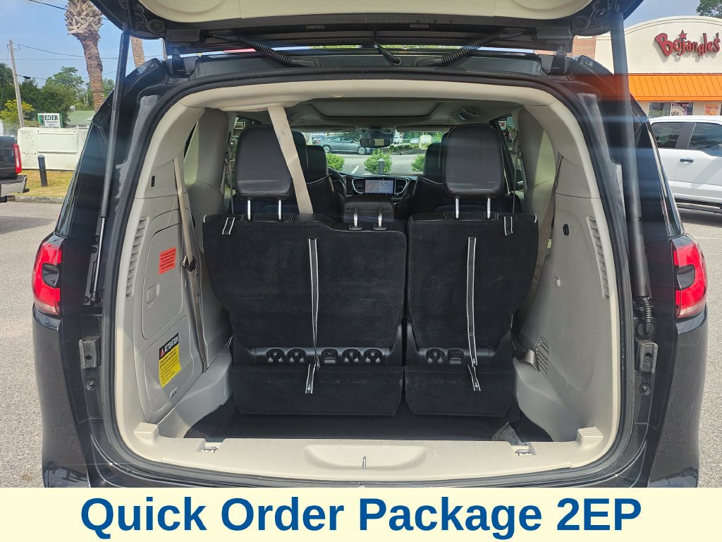 Used 2023 Chrysler Pacifica Limited FWD image 18