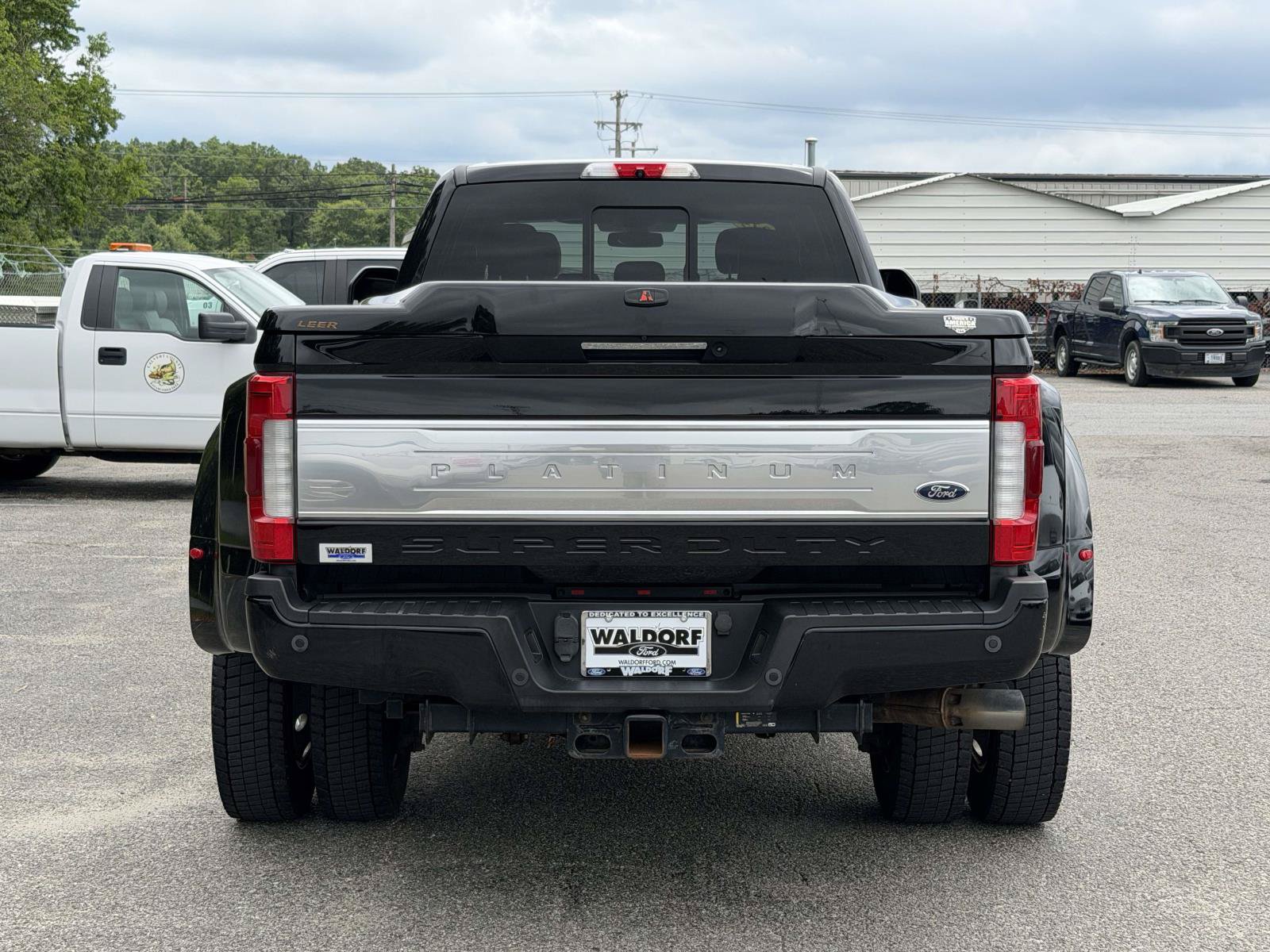 Certified 2019 Ford F450 Platinum w/ Platinum Ultimate Package AWD/4WD image 3