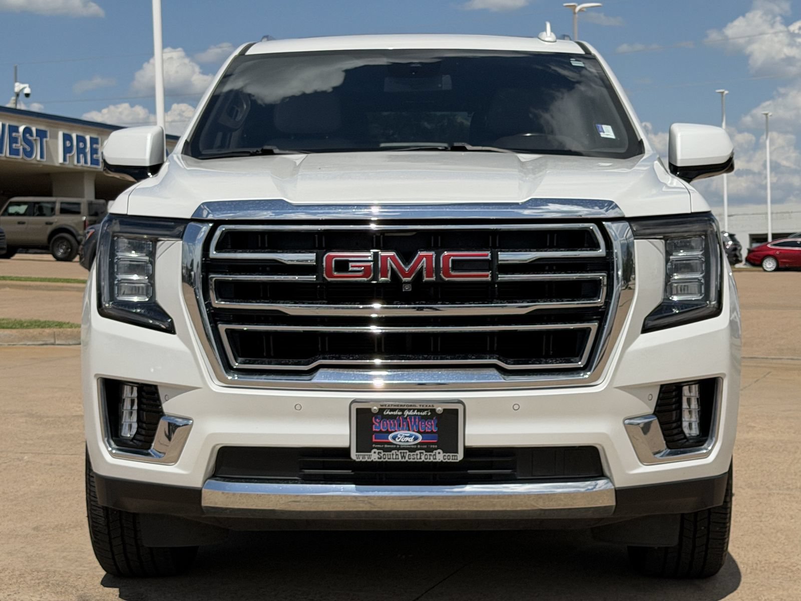 Used 2023 GMC Yukon SLT w/ SLT Premium Package AWD/4WD image 9