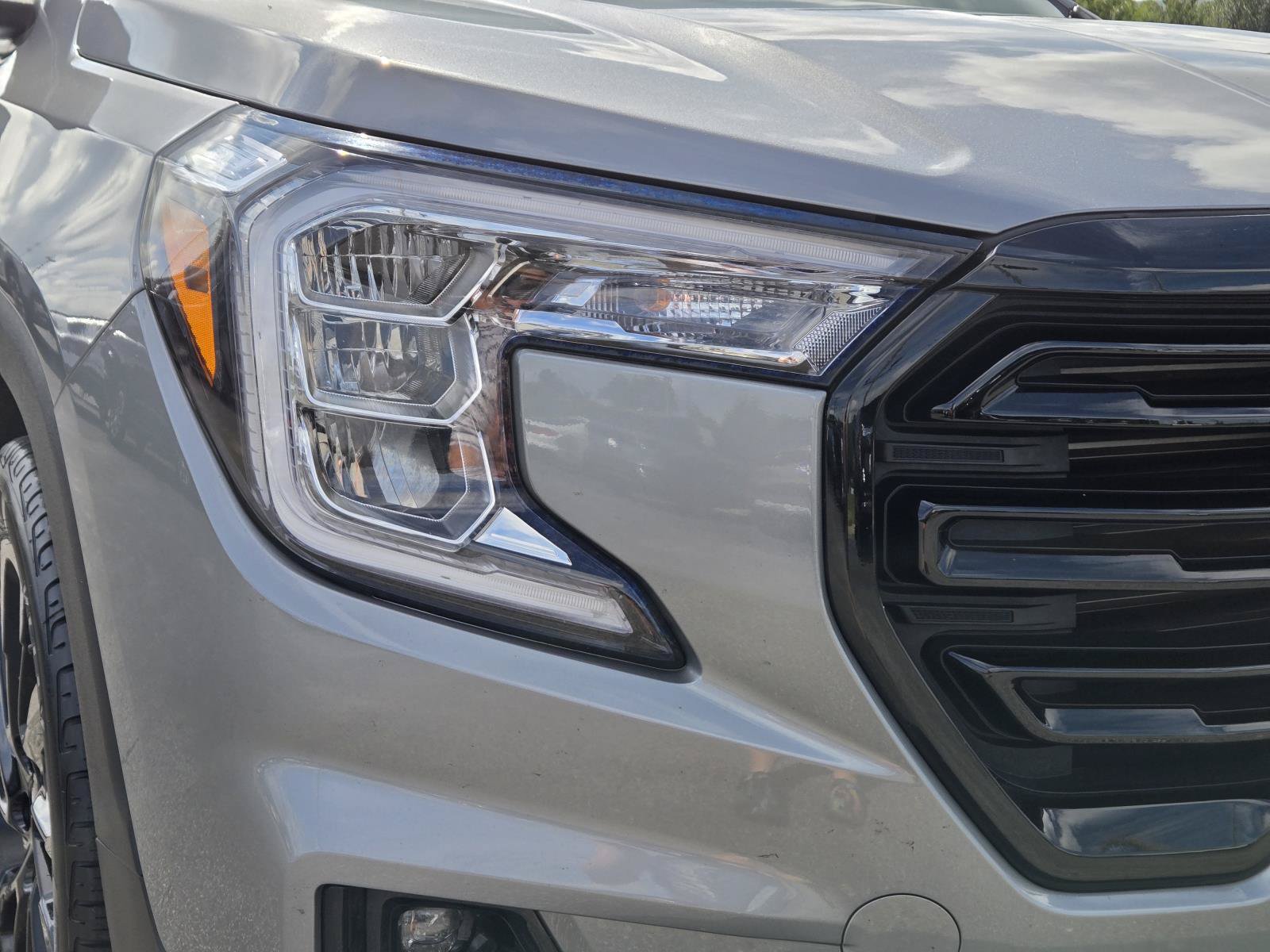 Used 2024 GMC Terrain SLT w/ Elevation Edition FWD image 5