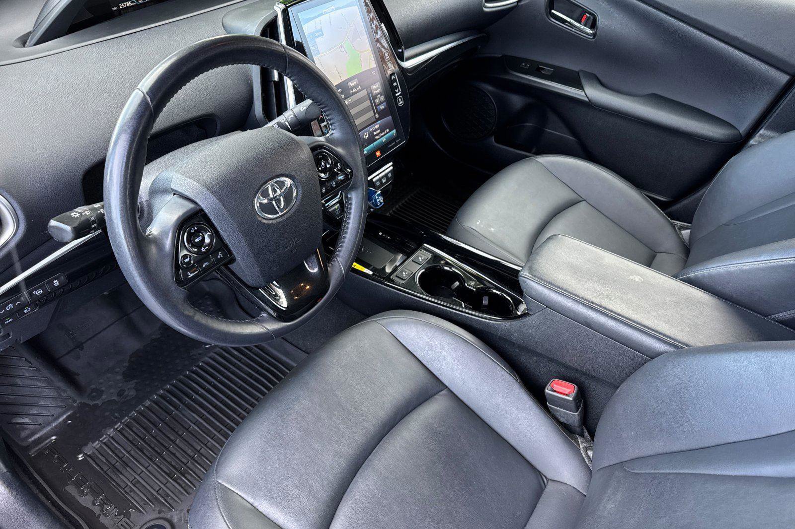 Used 2022 Toyota Prius Prime Limited image 9