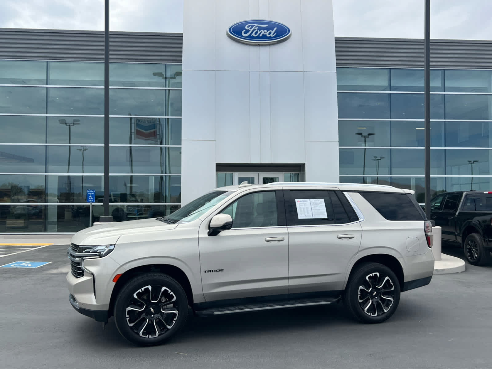 Used 2022 Chevrolet Tahoe LT w/ LT Signature Plus Package