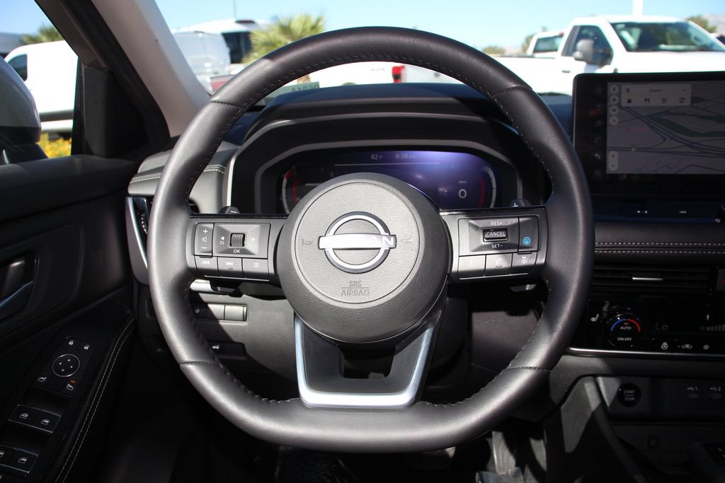 Used 2024 Nissan Rogue SL AWD/4WD image 16