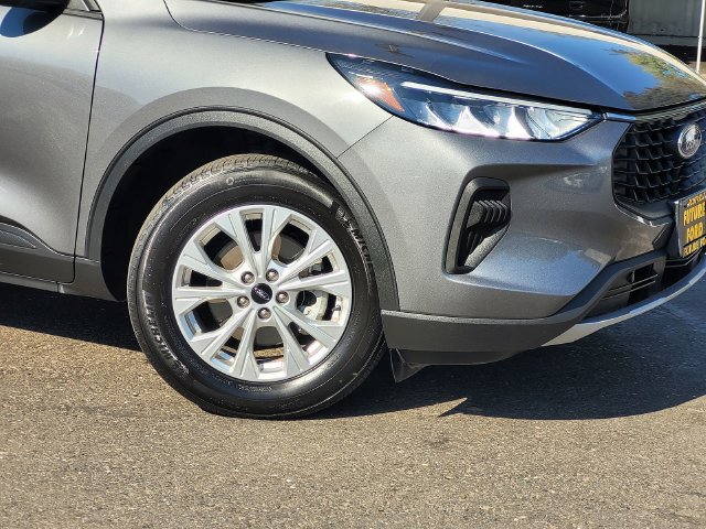 Certified 2025 Ford Escape Active FWD image 9