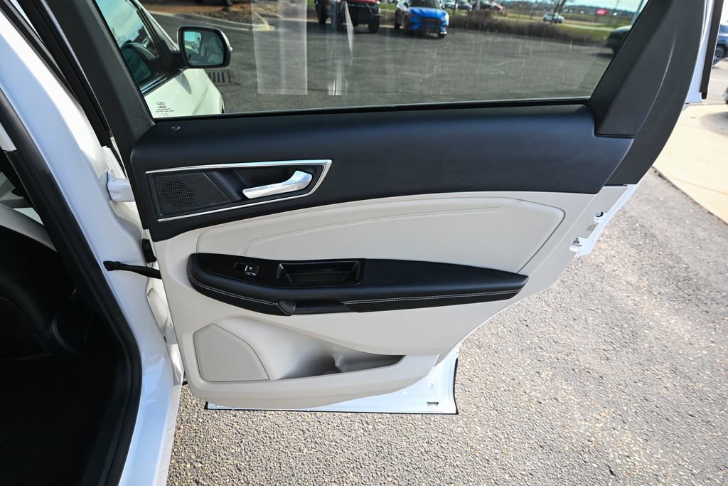 Certified 2020 Ford Edge Titanium w/ Equipment Group 301A image 33