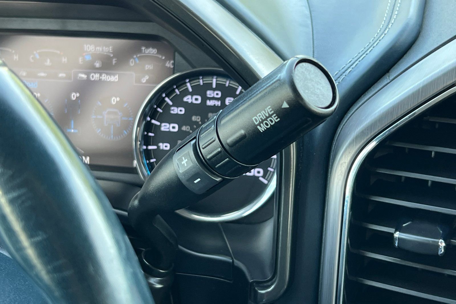 Certified 2022 Ford F250 Limited w/ FX4 Off-Road Package image 22