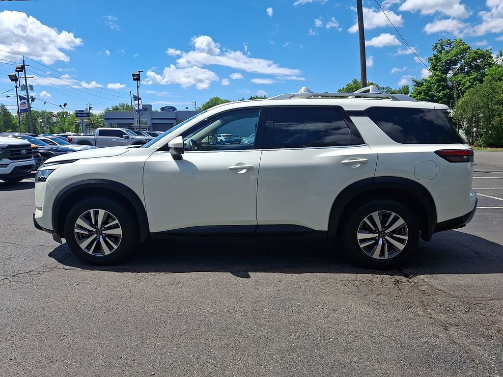 Used 2023 Nissan Pathfinder SL AWD/4WD image 4
