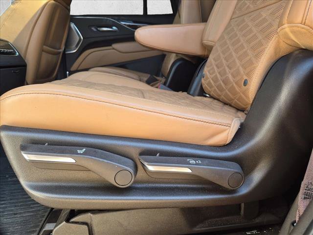 Used 2021 Cadillac Escalade Sport w/ Driver Assist Tech Package AWD/4WD image 22