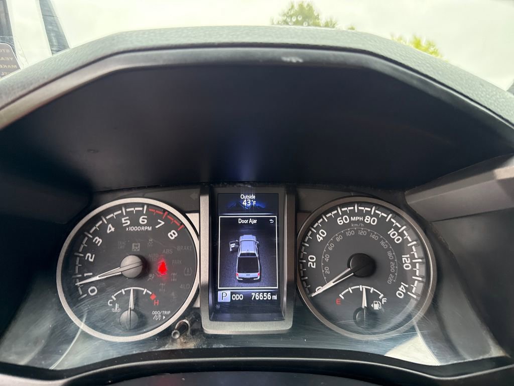 Used 2022 Toyota Tacoma TRD Off-Road AWD/4WD image 15