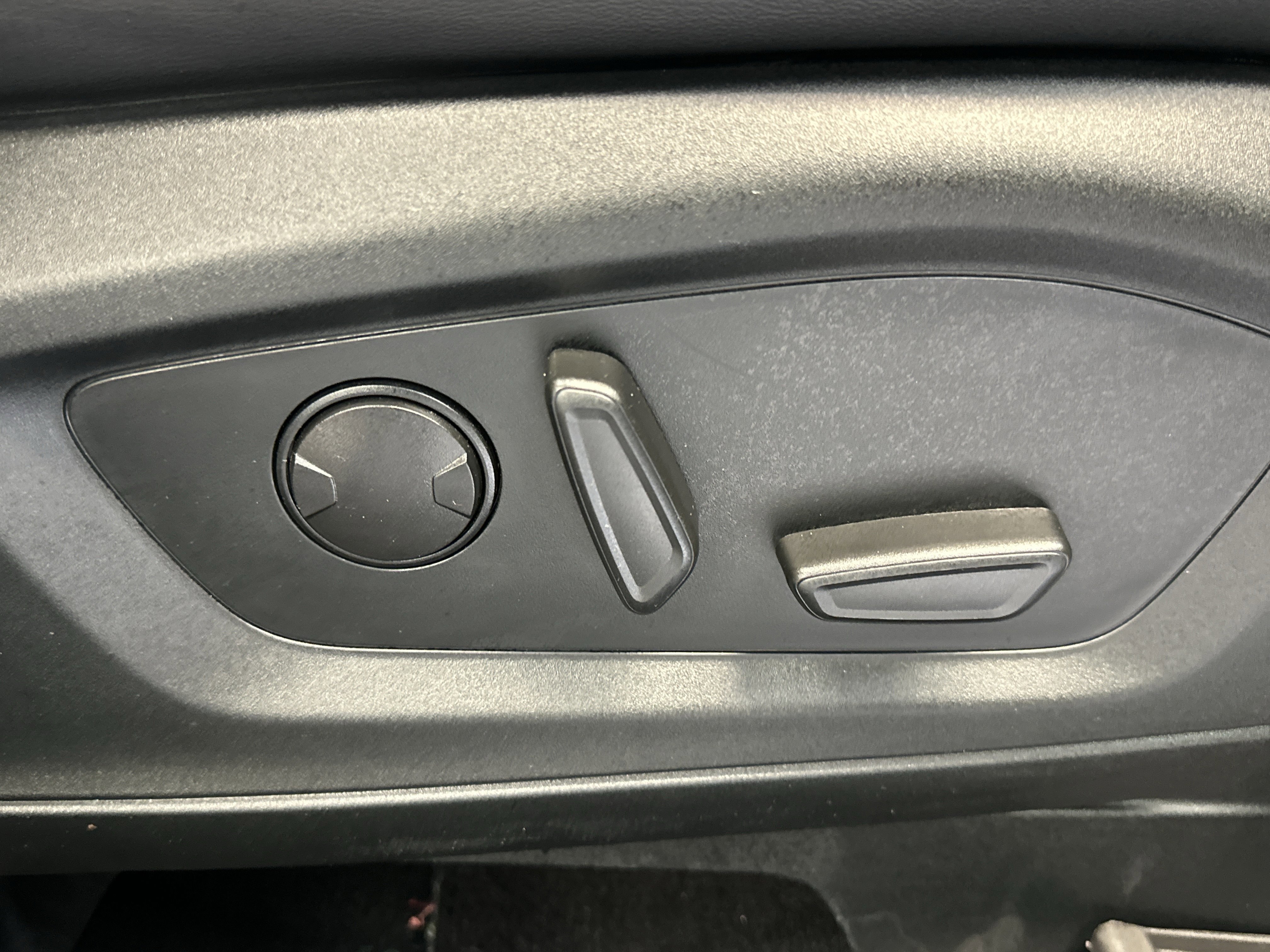 Certified 2023 Ford Explorer XLT w/ Equipment Group 202A image 26