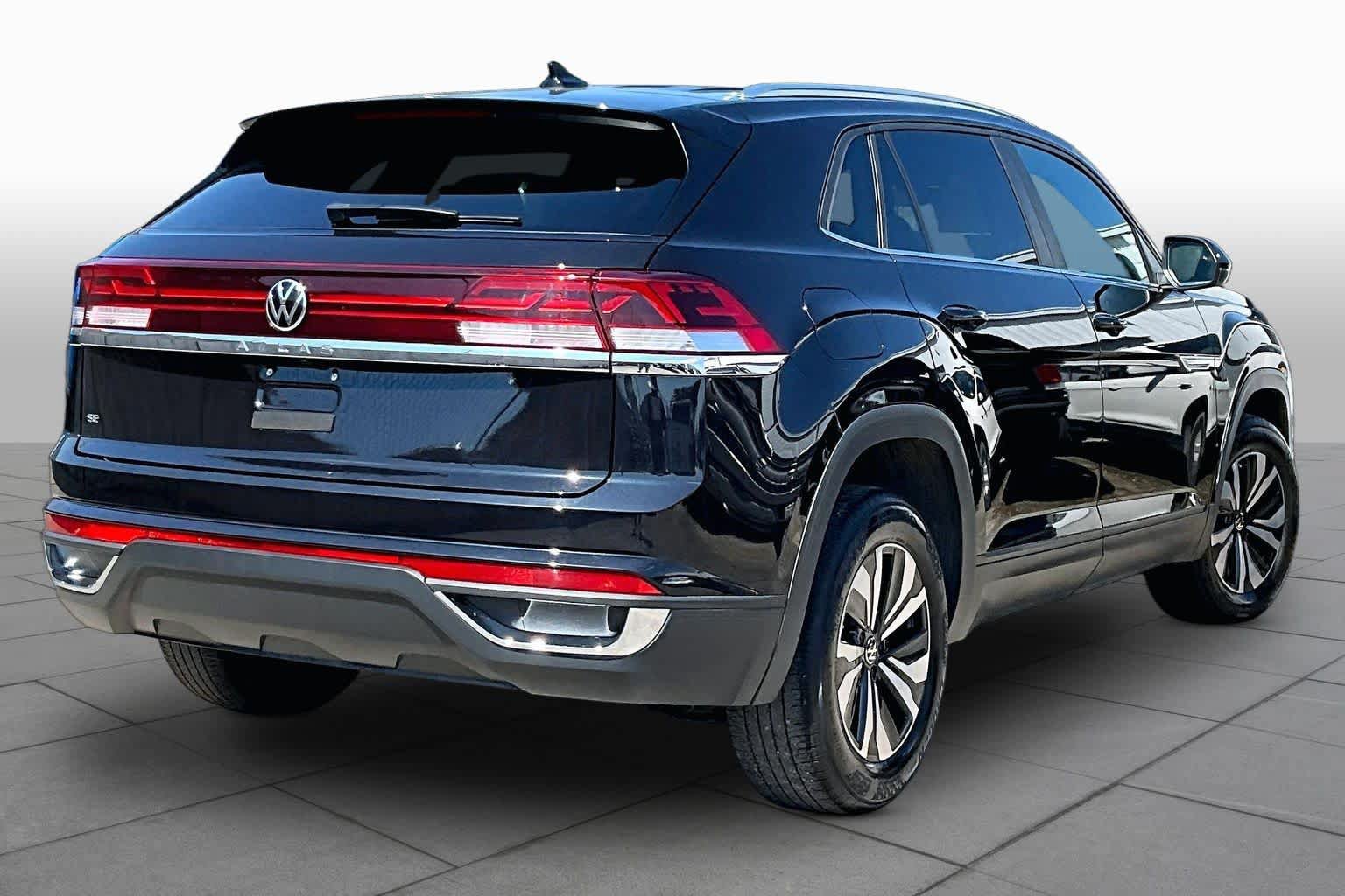 Used 2024 Volkswagen Atlas Cross Sport SE FWD image 13